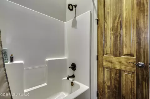 Bath - 505 Jasper Cir, Flowood, MS 39232 photo 8 of 10