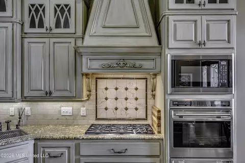 Kitchen - 505 Jasper Cir, Flowood, MS 39232 photo 2 of 4
