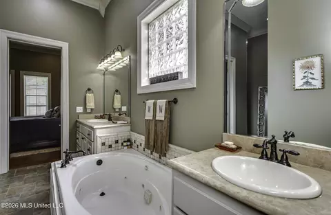 Bath - 505 Jasper Cir, Flowood, MS 39232 photo 3 of 10