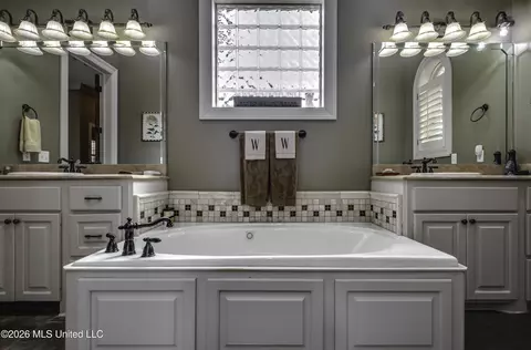 Bath - 505 Jasper Cir, Flowood, MS 39232 photo 4 of 10