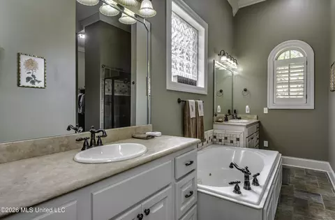 Bath - 505 Jasper Cir, Flowood, MS 39232 photo 2 of 10
