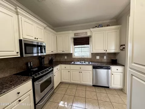 Kitchen - 110 Copper Ridge Ct, Madison, MS 39110 photo 3 of 4