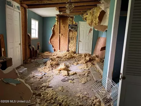 Entry Way - 422 Powell St, Brookhaven, MS 39601 photo 3 of 4