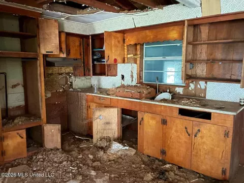 Kitchen - 422 Powell St, Brookhaven, MS 39601 photo 1 of 2