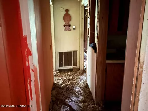 Entry Way - 422 Powell St, Brookhaven, MS 39601 photo 4 of 4