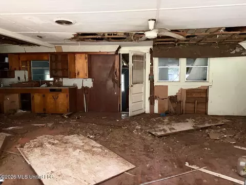 Entry Way - 422 Powell St, Brookhaven, MS 39601 photo 1 of 4