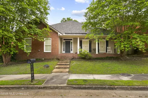 13 Village Green Ct, Jackson, MS 39211
