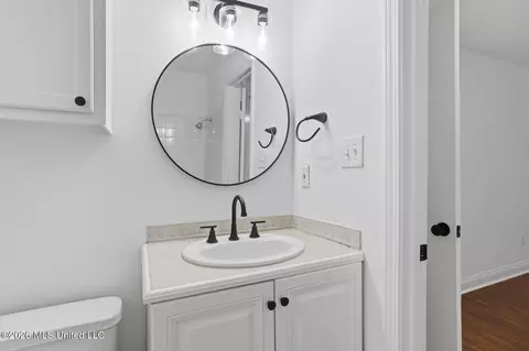 Bath - 1735 Wilhurst St, Jackson, MS 39211 photo 3 of 4