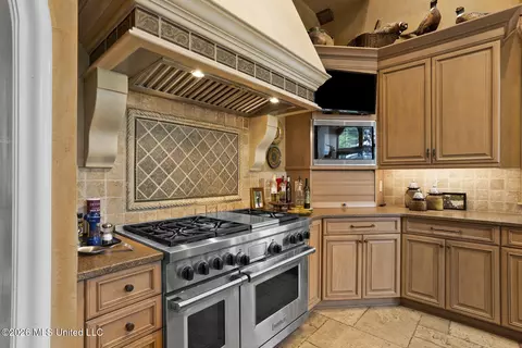 Kitchen - 27 Provence Blvd, Madison, MS 39110 photo 2 of 8