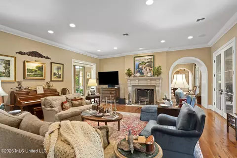 Living - 27 Provence Blvd, Madison, MS 39110 photo 5 of 6