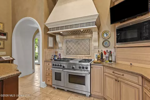 Kitchen - 27 Provence Blvd, Madison, MS 39110 photo 3 of 8