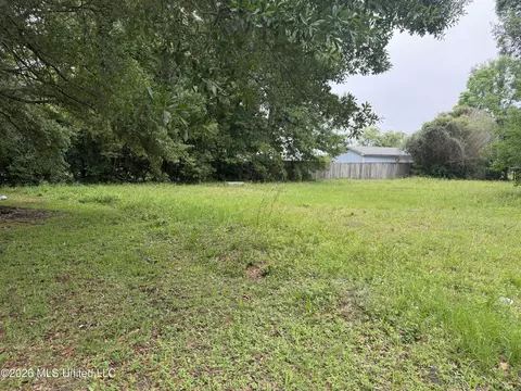 242 Walston Ave, Gulfport, MS 39507