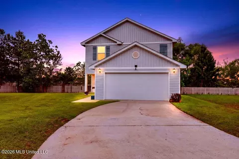 2020 Magazine St, Ocean Springs, MS 39564