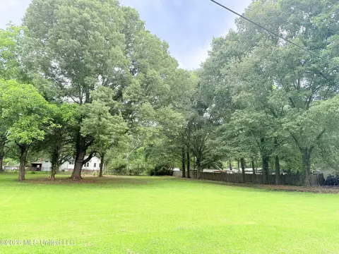 SW Fourth Street, Flora, MS 39071