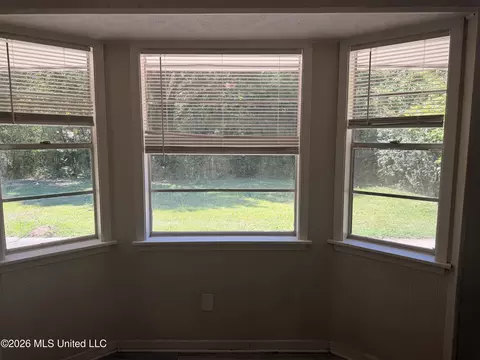 Living - 2229 Scanlon Dr, Jackson, MS 39204 photo 3 of 3