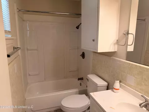 Bath - 2229 Scanlon Dr, Jackson, MS 39204 photo 2 of 2