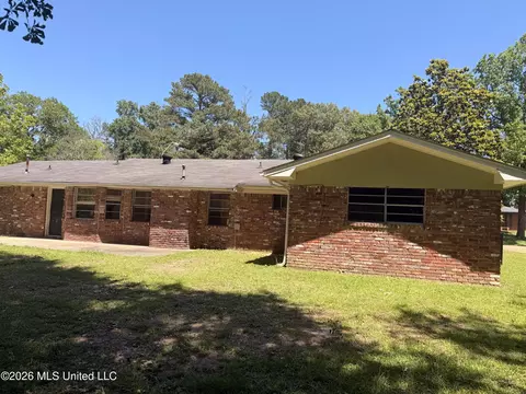 Exterior - 2229 Scanlon Dr, Jackson, MS 39204 photo 2 of 4