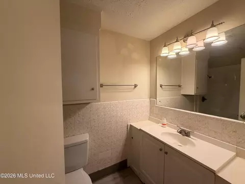 Bath - 2229 Scanlon Dr, Jackson, MS 39204 photo 1 of 2