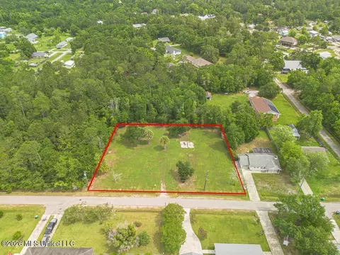 1020 Shipp St, Waveland, MS 39576