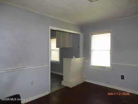 Living - 427 College St, Natchez, MS 39120 photo 1 of 3