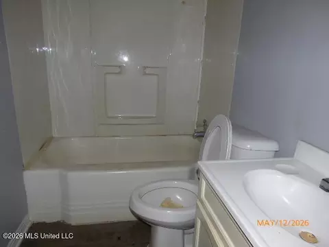 Bath - 427 College St, Natchez, MS 39120 photo 1 of 1