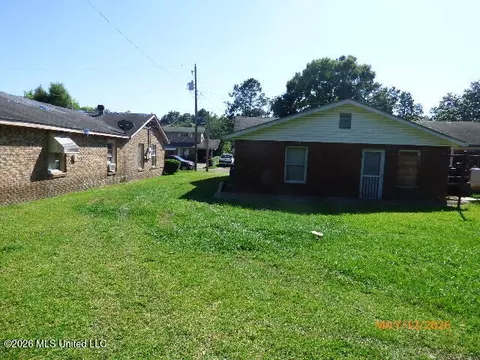 Exterior - 427 College St, Natchez, MS 39120 photo 2 of 2