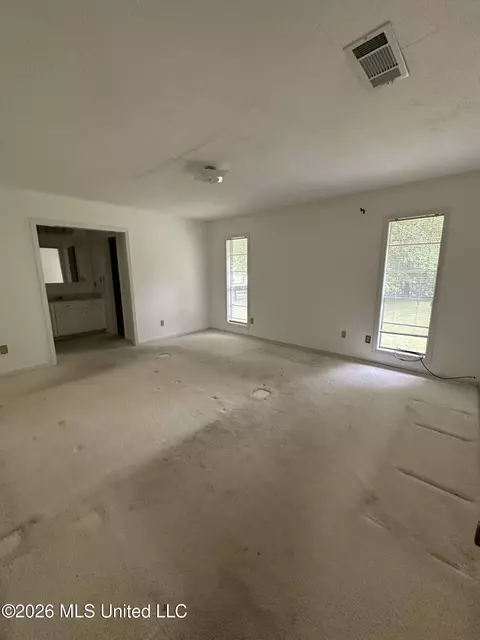 Living - 72 Terrapin Dr, Brandon, MS 39042 photo 2 of 2