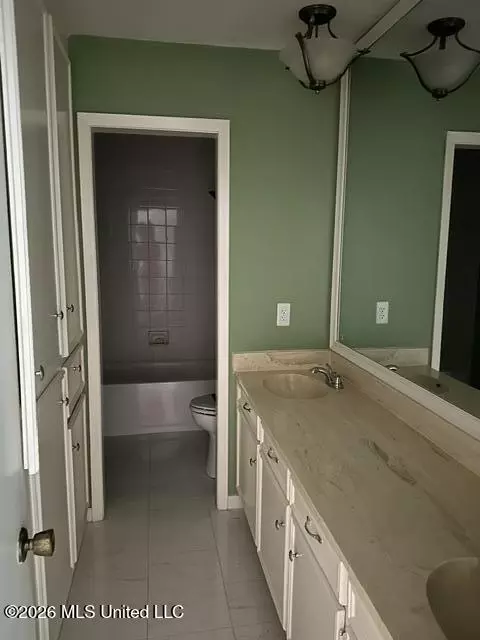Bath - 72 Terrapin Dr, Brandon, MS 39042 photo 1 of 3