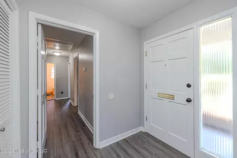 Entry Way - 1212 Springdale Dr, Jackson, MS 39211 photo 2 of 2