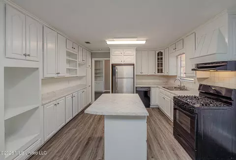 Kitchen - 1212 Springdale Dr, Jackson, MS 39211 photo 1 of 3