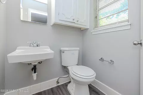 Bath - 1212 Springdale Dr, Jackson, MS 39211 photo 2 of 4