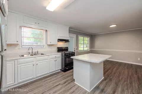 Kitchen - 1212 Springdale Dr, Jackson, MS 39211 photo 2 of 3