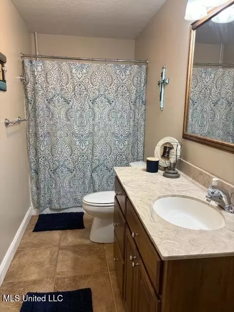 Bath - 147 Howells Ferry Rd, Lucedale, MS 39452 photo 3 of 4