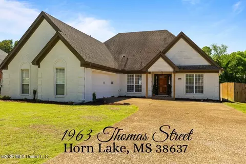 1963 Thomas St, Horn Lake, MS 38637
