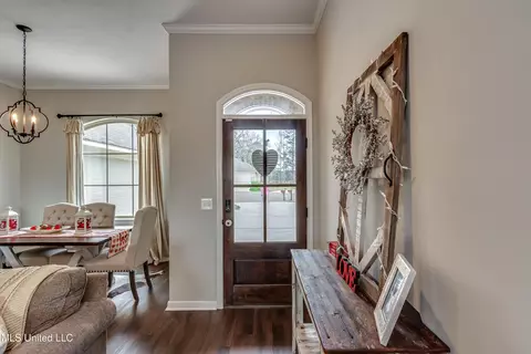 Entry Way - 994 Filmore Dr, Brandon, MS 39042 photo 2 of 2