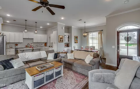 Living - 994 Filmore Dr, Brandon, MS 39042 photo 1 of 4