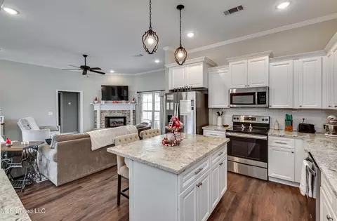 Kitchen - 994 Filmore Dr, Brandon, MS 39042 photo 7 of 8
