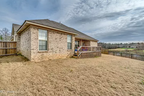 Exterior - 994 Filmore Dr, Brandon, MS 39042 photo 5 of 11