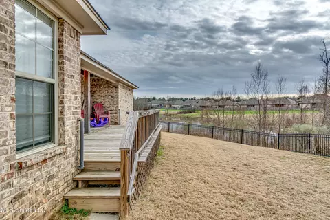 Exterior - 994 Filmore Dr, Brandon, MS 39042 photo 4 of 11