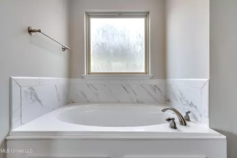Bath - 994 Filmore Dr, Brandon, MS 39042 photo 4 of 5