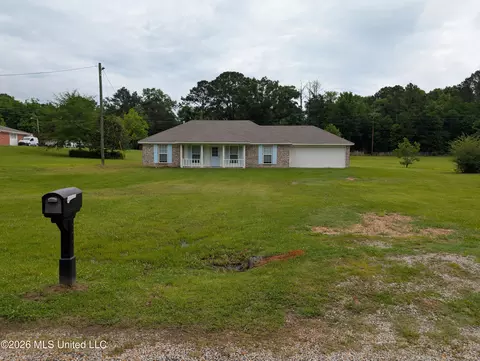 112 Simmons Dr, Morton, MS 39117