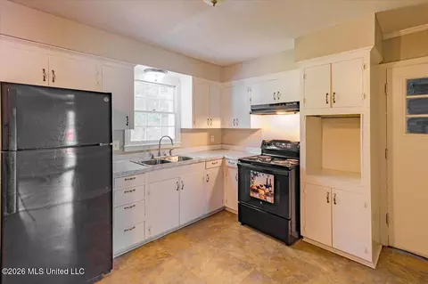 Kitchen - 1404 Plantation Blvd, Jackson, MS 39211 photo 1 of 1