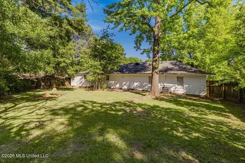 Exterior - 1404 Plantation Blvd, Jackson, MS 39211 photo 3 of 3