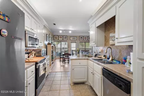 Kitchen - 302 Camber Ct, Brandon, MS 39047 photo 2 of 2
