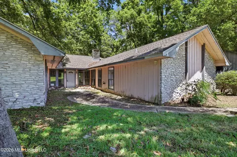 1432 Sioux Bayou Dr, Gautier, MS 39553