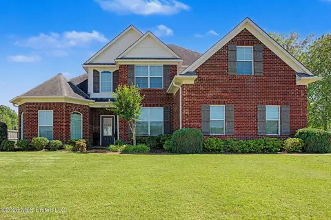 4929 Bakersfield Dr, Nesbit, MS 38651