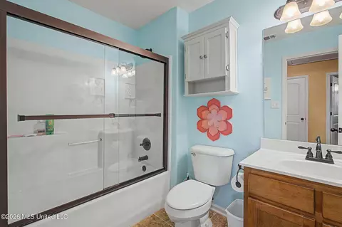 Bath - 4929 Bakersfield Dr, Nesbit, MS 38651 photo 4 of 4