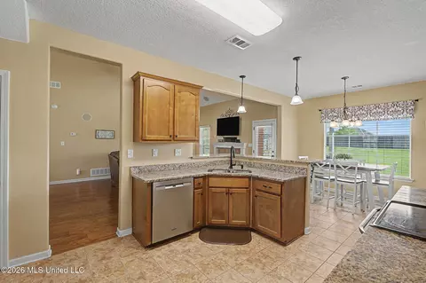 Kitchen - 4929 Bakersfield Dr, Nesbit, MS 38651 photo 4 of 4