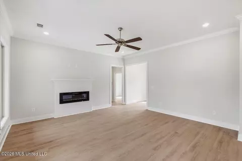 Living - 214 New Haven Ln, Brandon, MS 39042 photo 3 of 4