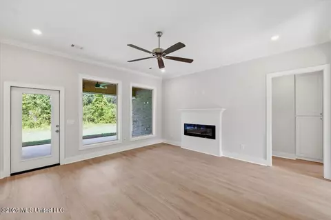 Living - 214 New Haven Ln, Brandon, MS 39042 photo 2 of 4